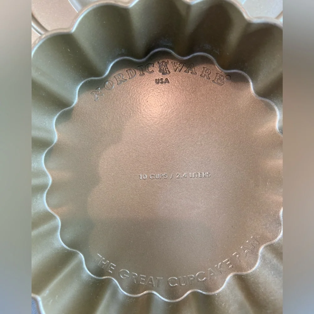 The Great‎ Cupcake Pan Nordic Ware William Sonoma Cupcake 10 cups 2.4 liters